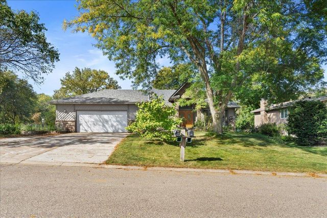 479 Mary Street S, Maplewood, MN 55119