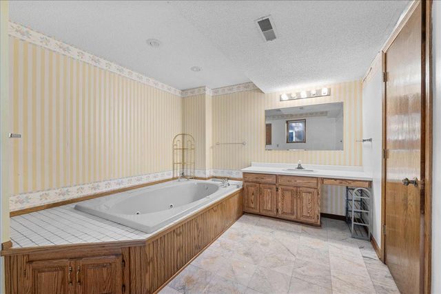 479 Mary Street S, Maplewood, MN 55119