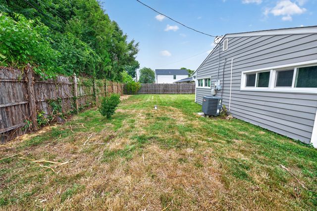 35 PALM LN, Levittown, PA 19054