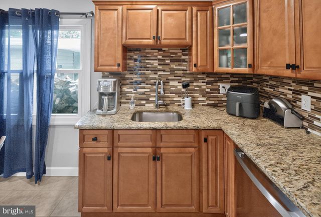 35 PALM LN, Levittown, PA 19054