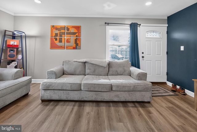 35 PALM LN, Levittown, PA 19054