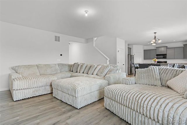 809 Londonbury Court, Wentzville, MO 63385