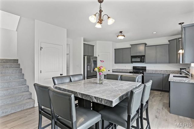 809 Londonbury Court, Wentzville, MO 63385