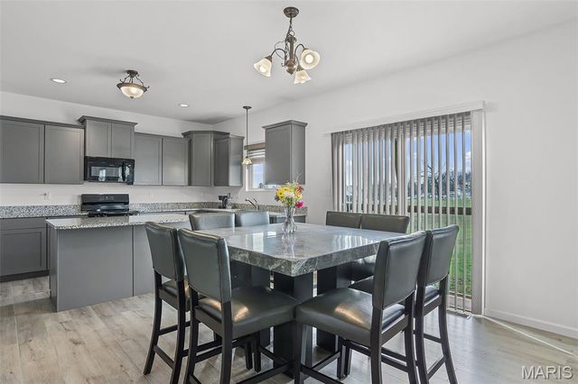 809 Londonbury Court, Wentzville, MO 63385