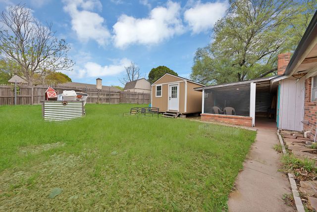 6305 Arthur Drive, Edgecliff Village, TX 76134