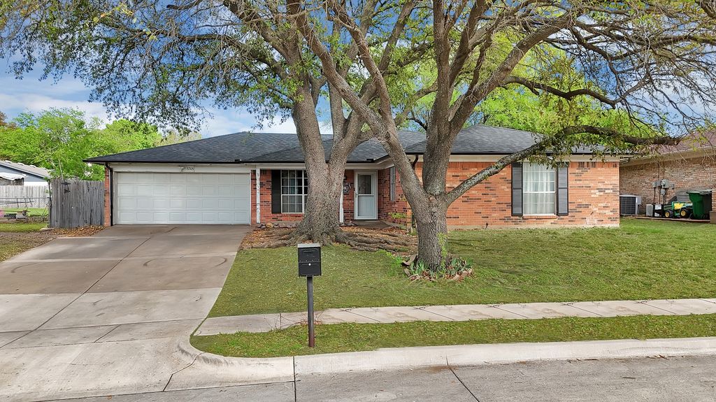 6305 Arthur Drive, Edgecliff Village, TX 76134