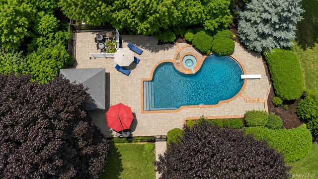 20 Longacre Drive, Huntington, NY 11743