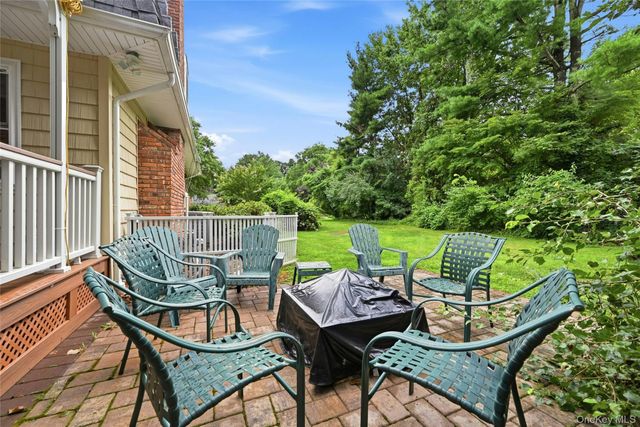 20 Longacre Drive, Huntington, NY 11743