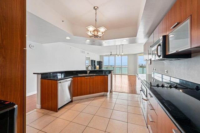 2650 Lake Shore Drive 1006, Riviera Beach, FL 33404