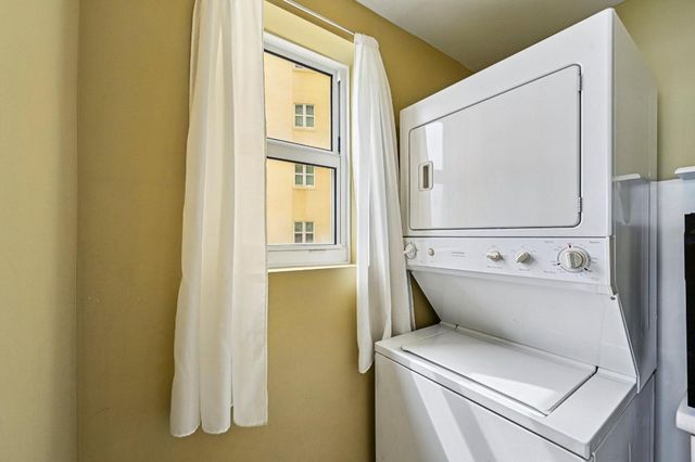 2650 Lake Shore Drive 1006, Riviera Beach, FL 33404