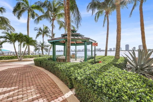 2650 Lake Shore Drive 1006, Riviera Beach, FL 33404