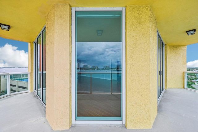 2650 Lake Shore Drive 1006, Riviera Beach, FL 33404