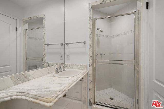 435 Arnaz Drive 304, Los Angeles, CA 90048