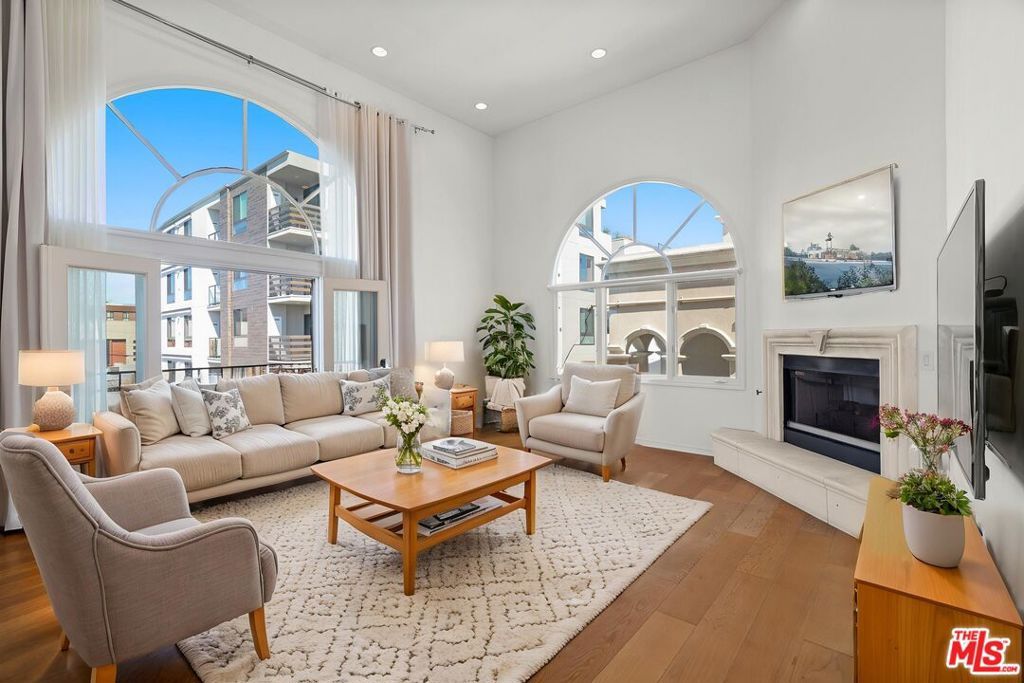 435 Arnaz Drive 304, Los Angeles, CA 90048