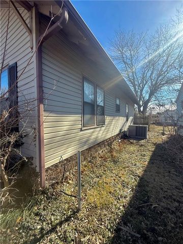 3108 Crawford Avenue, Parsons, KS 67357