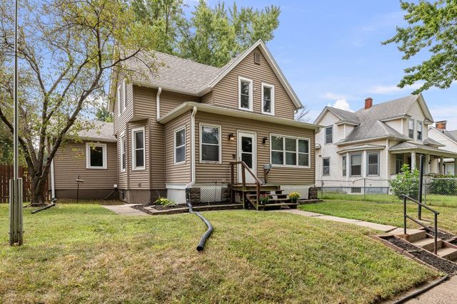 2117 Claussen Street, Davenport, IA 52802