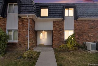 1842 Colonial Village Way 4, Waterford, MI 48328