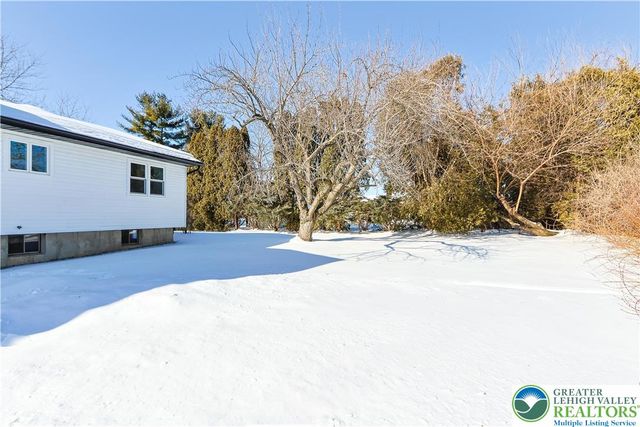 480 School House Road, Lower Nazareth Twp, PA 18064