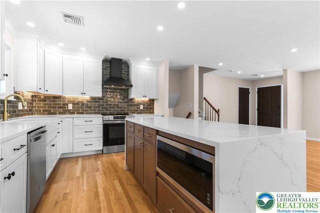 480 School House Road, Lower Nazareth Twp, PA 18064