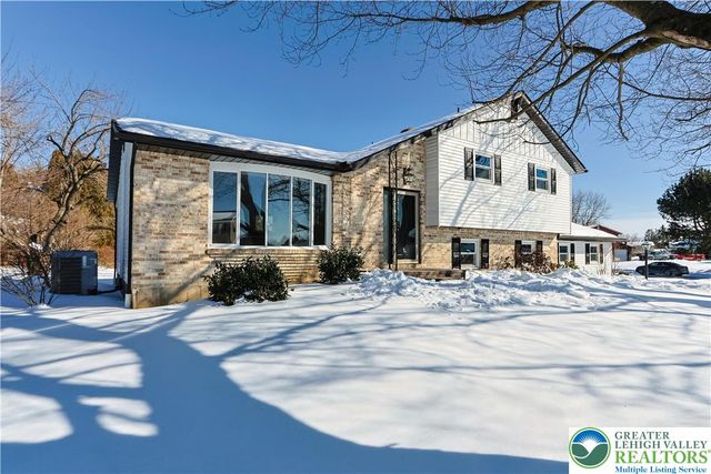 480 School House Road, Lower Nazareth Twp, PA 18064