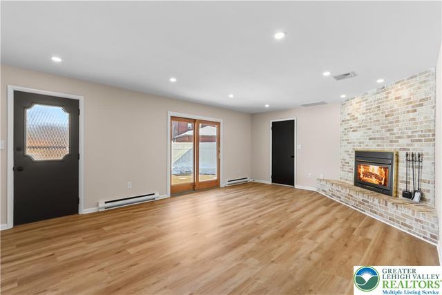 480 School House Road, Lower Nazareth Twp, PA 18064