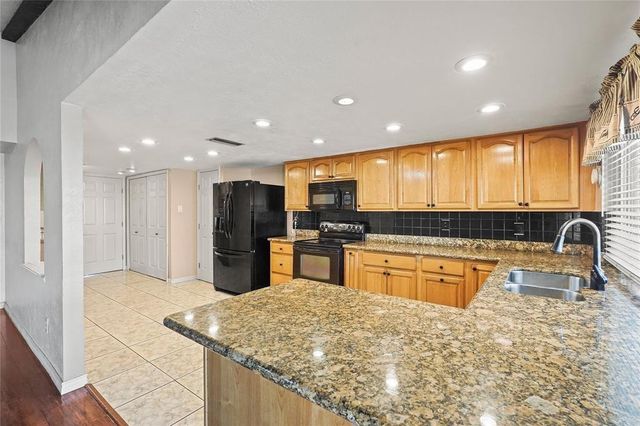 5619 Pine Row St, Houston, TX 77049