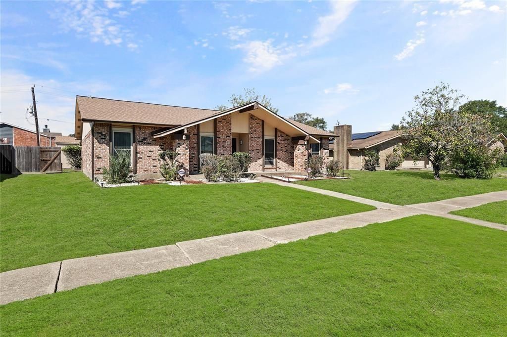 5619 Pine Row St, Houston, TX 77049