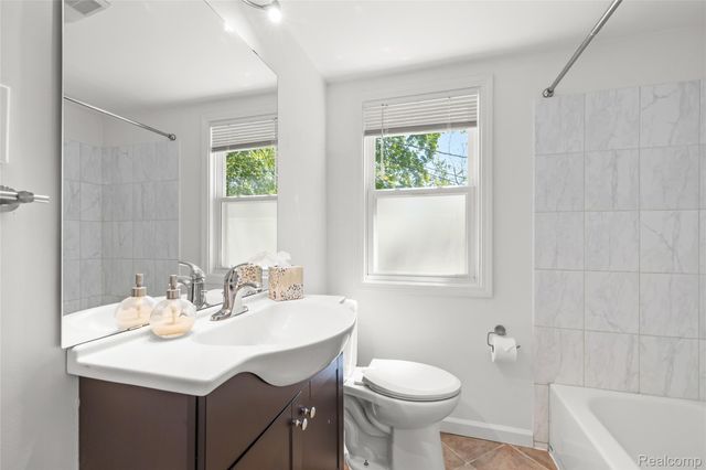 11348 Cavell Street, Livonia, MI 48150