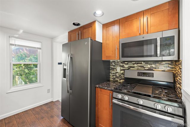 11348 Cavell Street, Livonia, MI 48150