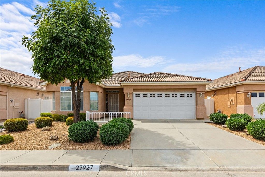 Image 2 of property listing at 27927 Blaze Lane, Sun City, CA 92585