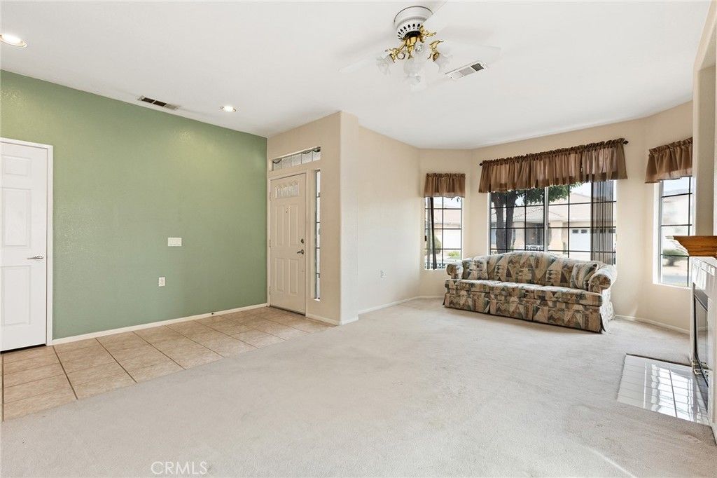 Image 7 of property listing at 27927 Blaze Lane, Sun City, CA 92585