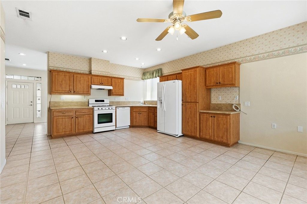 Image 9 of property listing at 27927 Blaze Lane, Sun City, CA 92585