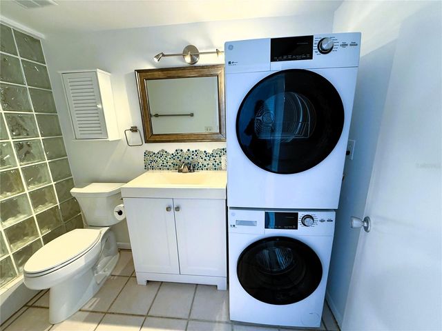 7560 BAY ISLAND DRIVE S 246, South Pasadena, FL 33707