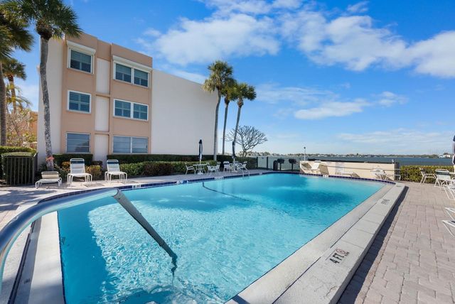 7560 BAY ISLAND DRIVE S 246, South Pasadena, FL 33707