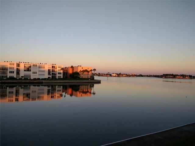 7560 BAY ISLAND DRIVE S 246, South Pasadena, FL 33707