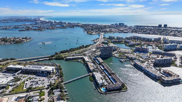 7560 BAY ISLAND DRIVE S 246, South Pasadena, FL 33707