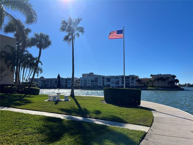 7560 BAY ISLAND DRIVE S 246, South Pasadena, FL 33707