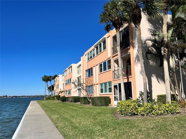 7560 BAY ISLAND DRIVE S 246, South Pasadena, FL 33707