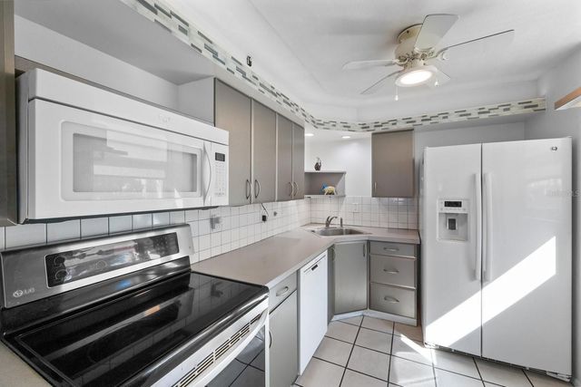 7560 BAY ISLAND DRIVE S 246, South Pasadena, FL 33707