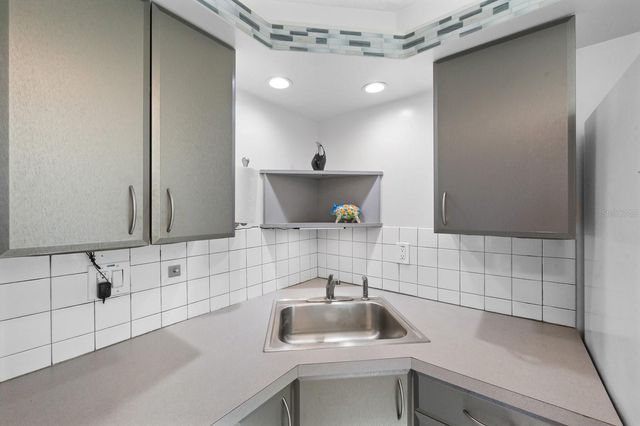 7560 BAY ISLAND DRIVE S 246, South Pasadena, FL 33707