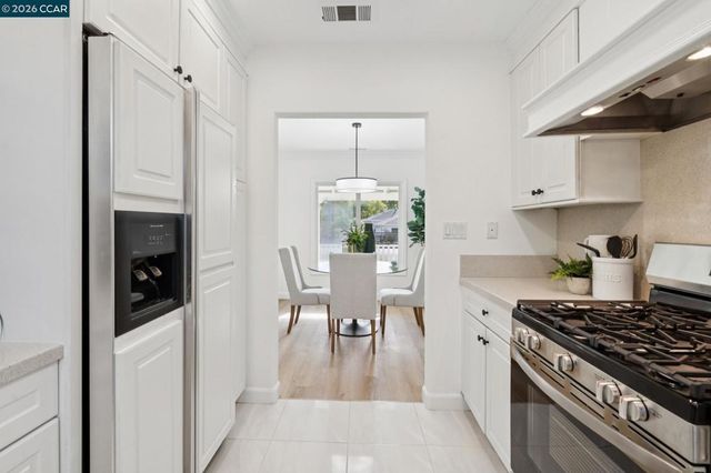 939 Mountain View Dr, Lafayette, CA 94549