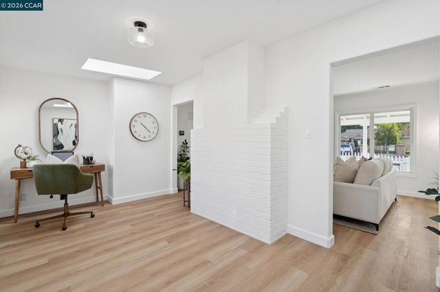 939 Mountain View Dr, Lafayette, CA 94549