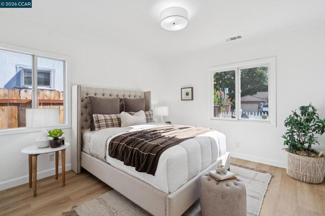 939 Mountain View Dr, Lafayette, CA 94549