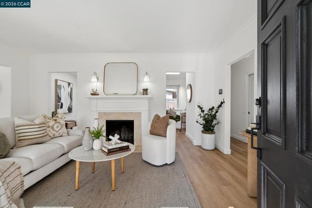 939 Mountain View Dr, Lafayette, CA 94549