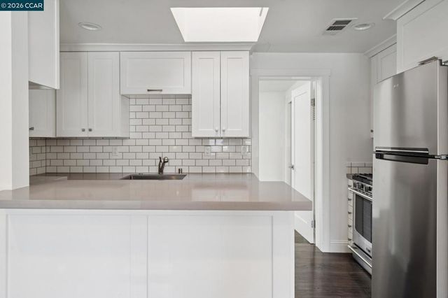 939 Mountain View Dr, Lafayette, CA 94549