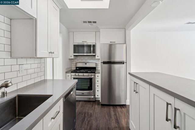 939 Mountain View Dr, Lafayette, CA 94549