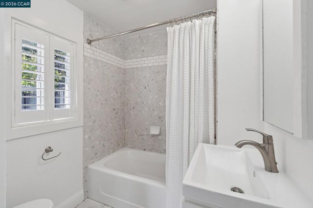939 Mountain View Dr, Lafayette, CA 94549