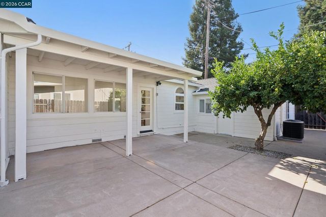 939 Mountain View Dr, Lafayette, CA 94549