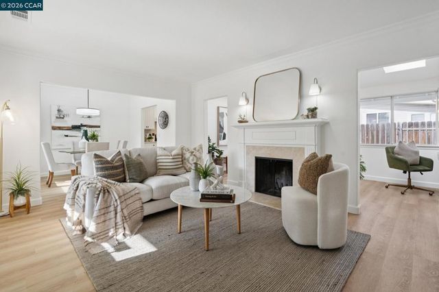 939 Mountain View Dr, Lafayette, CA 94549