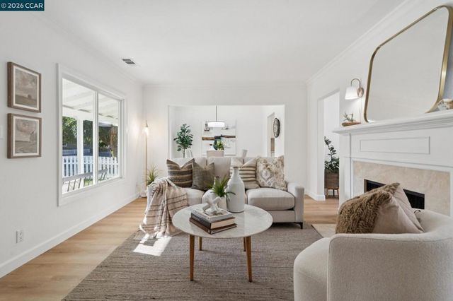 939 Mountain View Dr, Lafayette, CA 94549